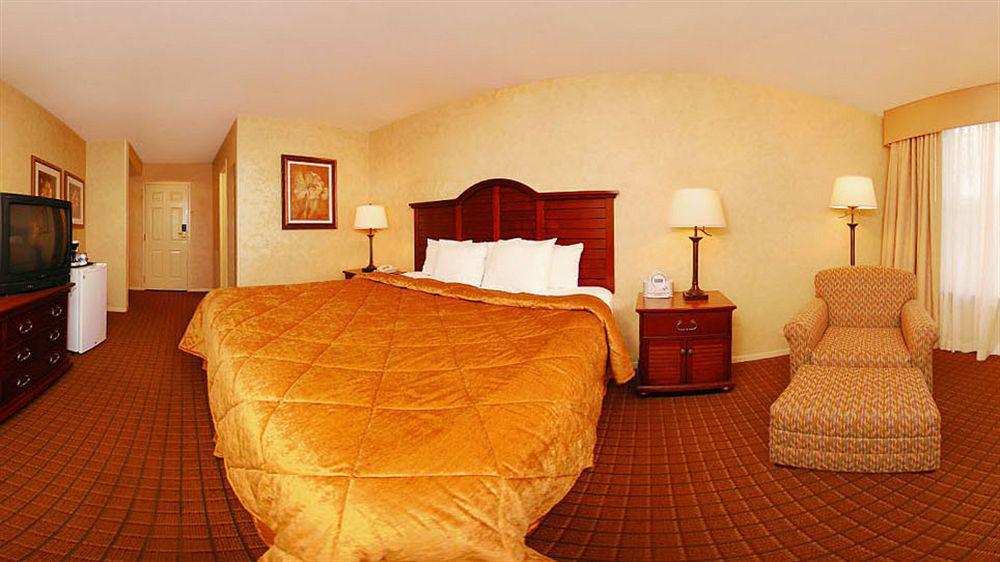 Quality Inn Pittsburgh Airport Oakdale Εξωτερικό φωτογραφία