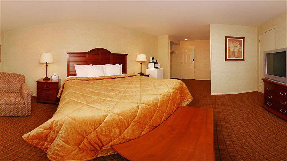 Quality Inn Pittsburgh Airport Oakdale Εξωτερικό φωτογραφία